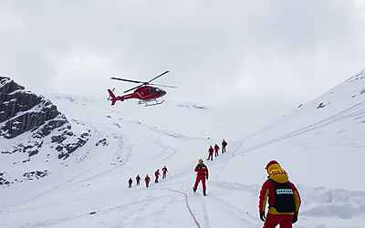 Soccorritori in Alto Adige al lavoro dopo valanga sulla cima Hohe Ferse