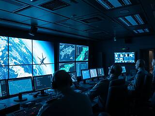 USA colpiscono l’Iran con raid mirati, l’intelligenza artificiale seleziona e coordina mille obiettivi