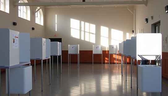 Elezioni comunali, bassa affluenza al voto e attenzione puntata su Venezia e Reggio Calabria