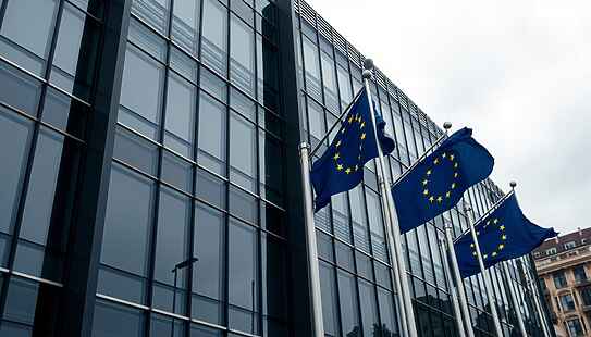 Google nel mirino dell’Antitrust UE per presunte violazioni anticompetitive, in arrivo maxi sanzione miliardaria