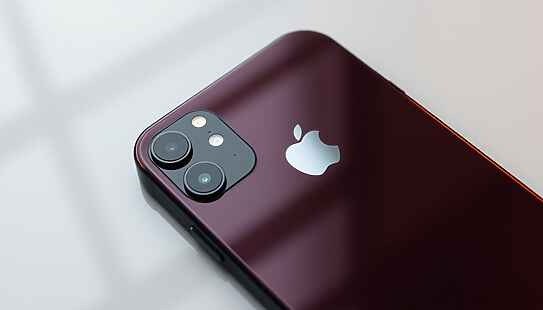iPhone 18 rivoluziona il comparto fotografico: dalle custodie trapelate emergono dettagli sulla nuova configurazione