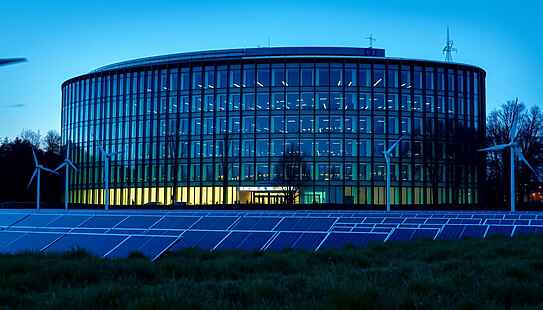Bruxelles introduce nuova flessibilità energetica e consente deroghe temporanee allo 0,3 per cento del Pil