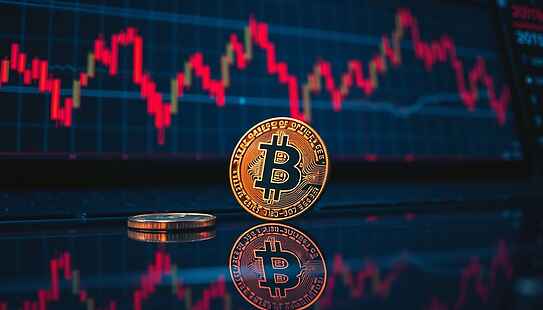 ETF Bitcoin in affanno, deflussi crescenti segnalano mercato spaccato dopo il debutto di Warsh alla Fed