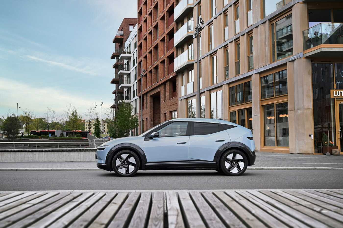 Hyundai IONIQ 3 04