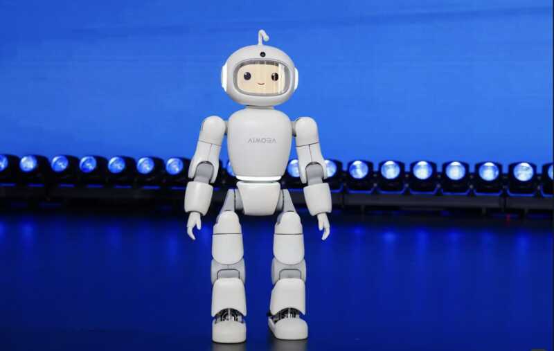 AiMOGA apre i preordini globali di Mobo, robot da compagnia