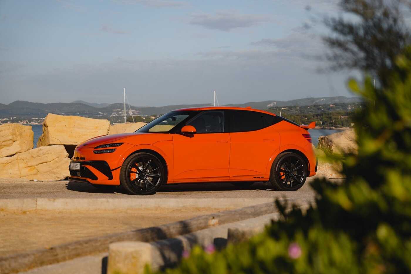 Genesis GV60 Magma ordinabile in Italia da 88.400 euro