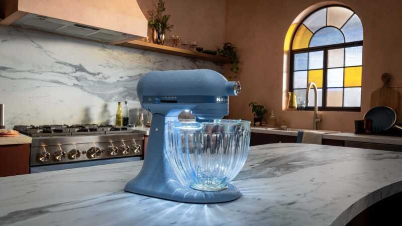 KitchenAid presenta Luminaire con luce LED e ciotola in vetro scanalato